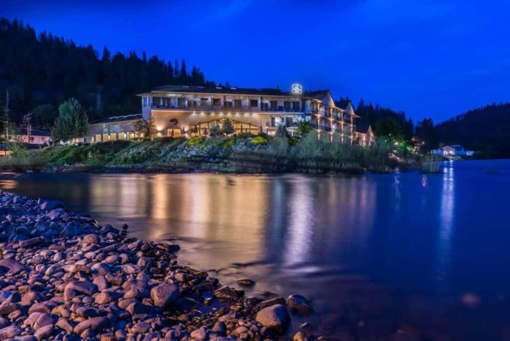 Best Western Lodge At Riverβs Edge