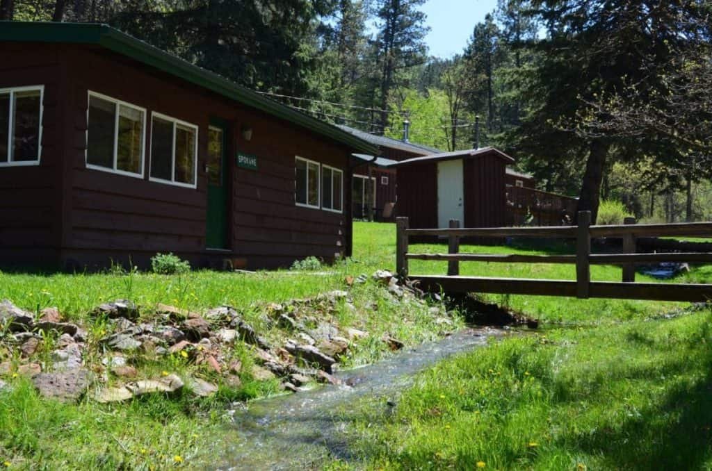 Backroads Inn And Cabins