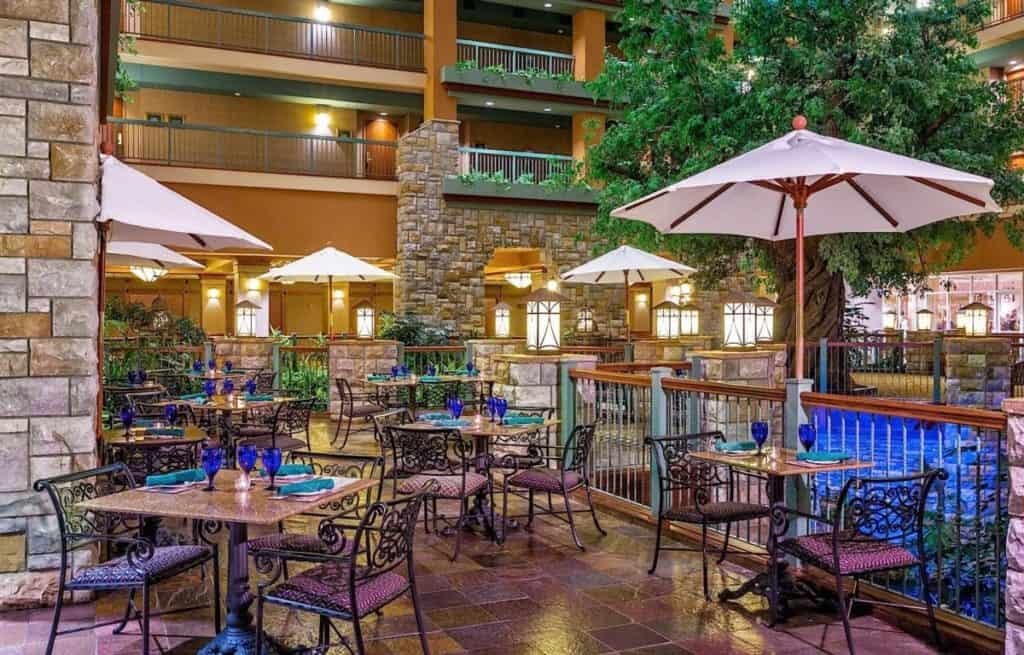 Chateau on the Lake Resort & Spa