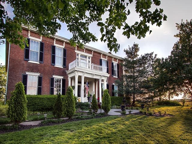 Maple Hill Manor