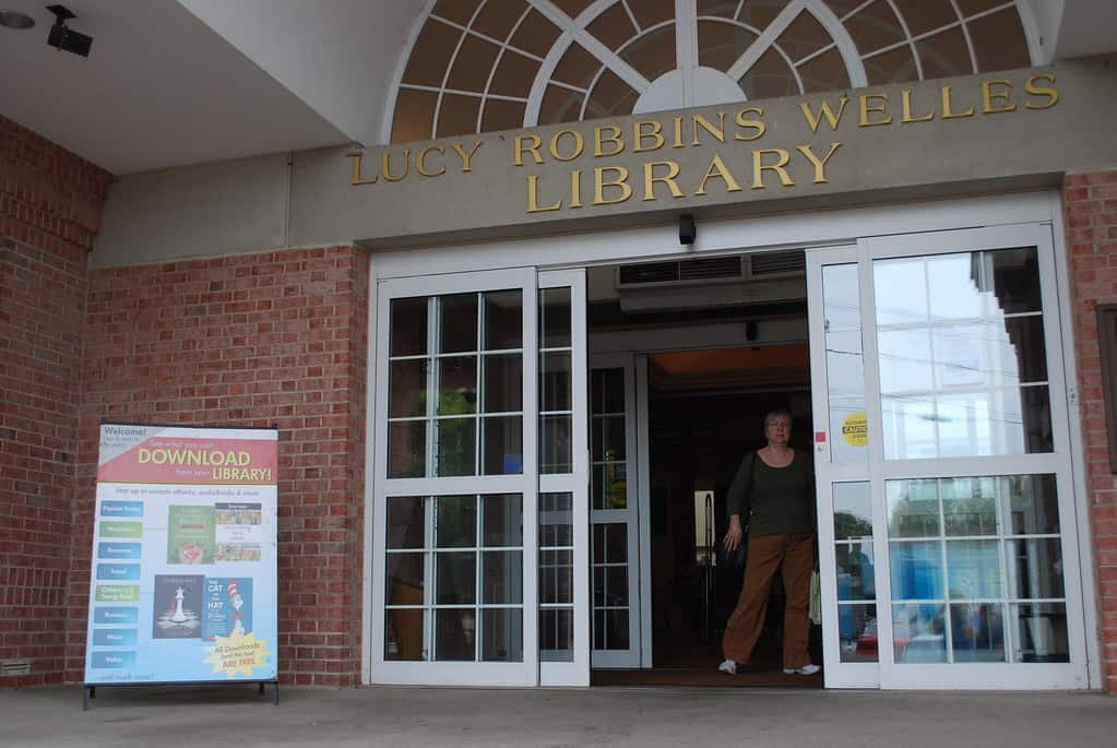 Lucy Robbins Welles Library