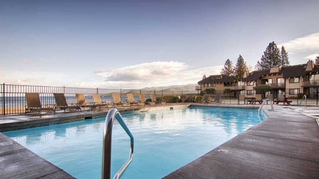 Lakeshore Lodge