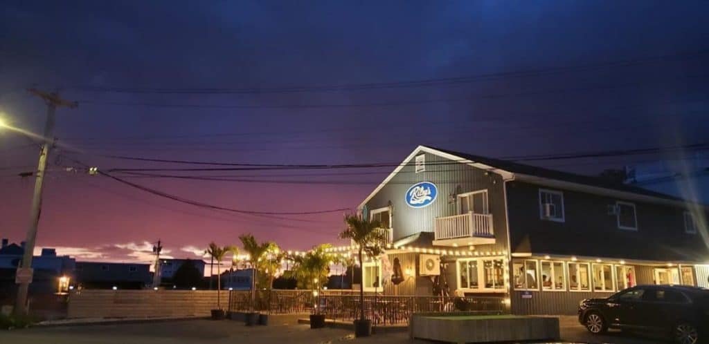 Riley's By The Seawal
