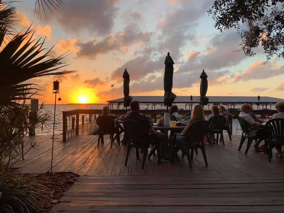 Lake Minneola Inn And Tiki Bar