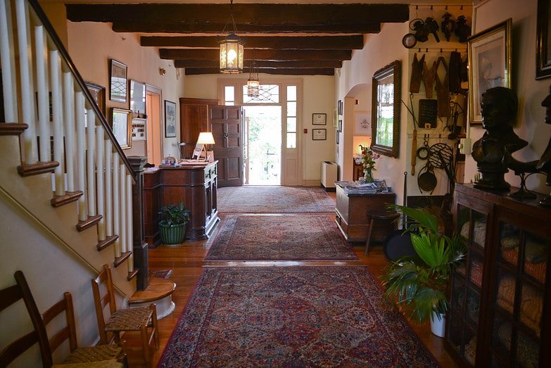 The Historic General Lewis Inn